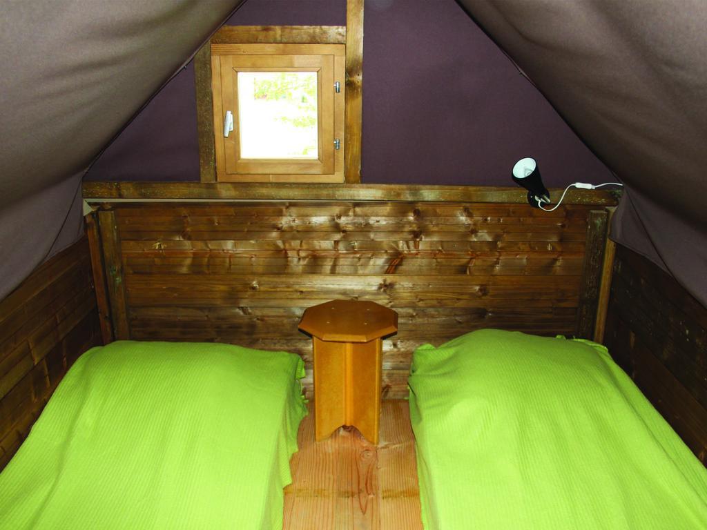 Camping Des Papillons Lalizolle Exterior photo