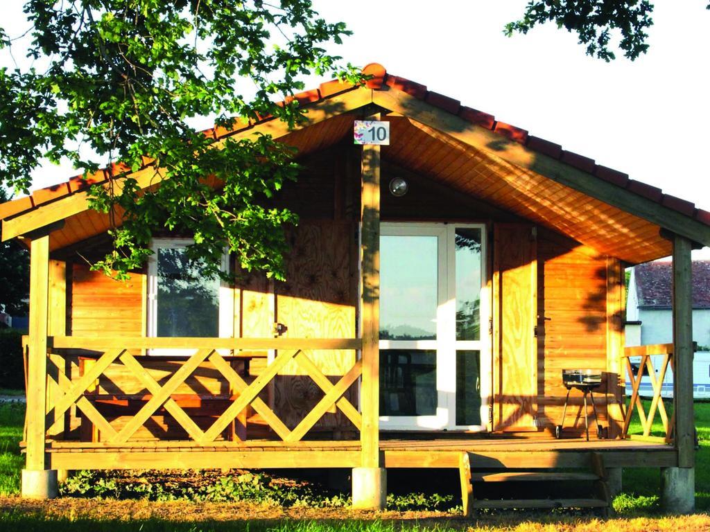 Camping Des Papillons Lalizolle Exterior photo