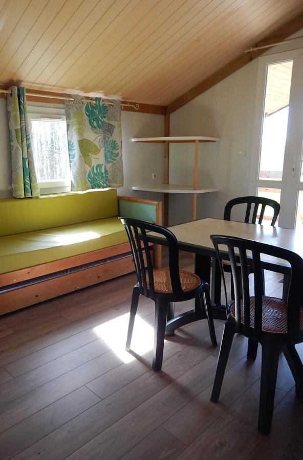 Camping Des Papillons Lalizolle Exterior photo