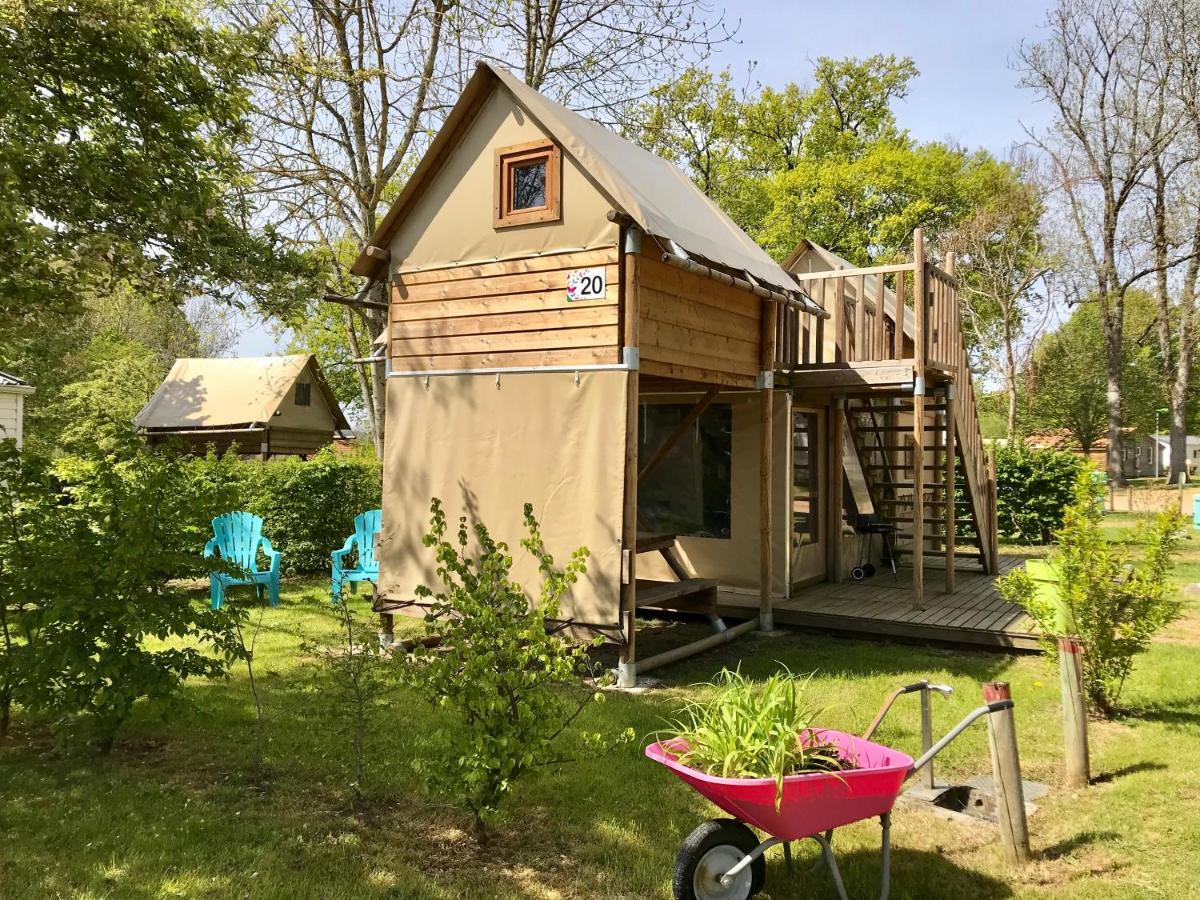 Camping Des Papillons Lalizolle Exterior photo